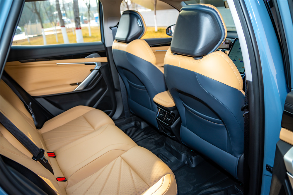 吉利博越l2.0旗舰试驾,试驾吉利博越l2023款最高配