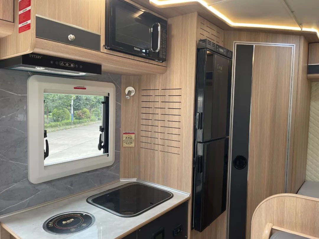 秦帝铜爵金虎单纵床L型卡座+单纵床布局清爽利落储物系统丰富