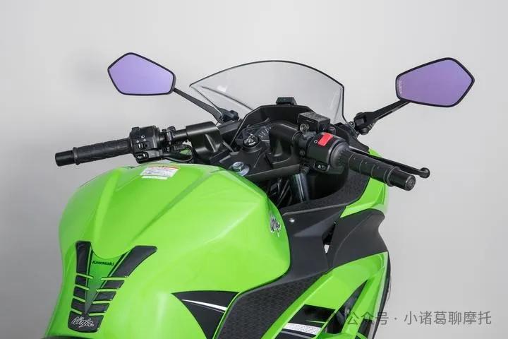 摩托车后视镜为什么一个高一个低,摩托车后视镜为什么要分正反