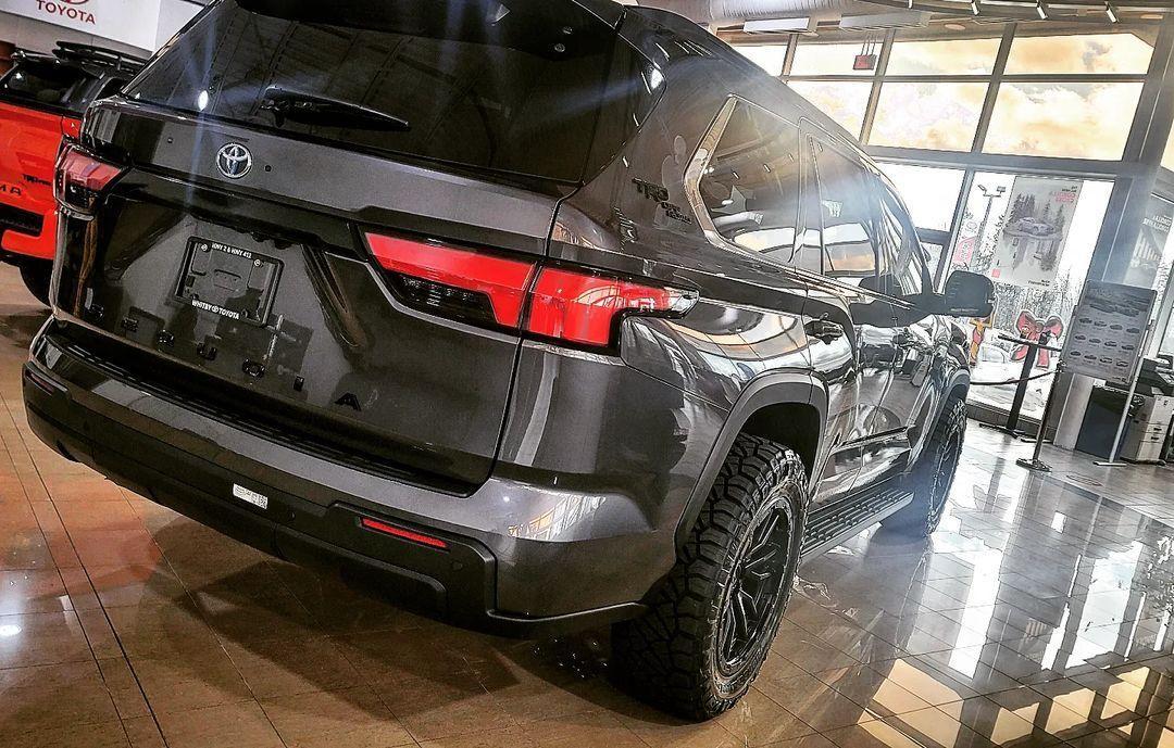 最新款丰田红杉越野性能,丰田红杉与途锐