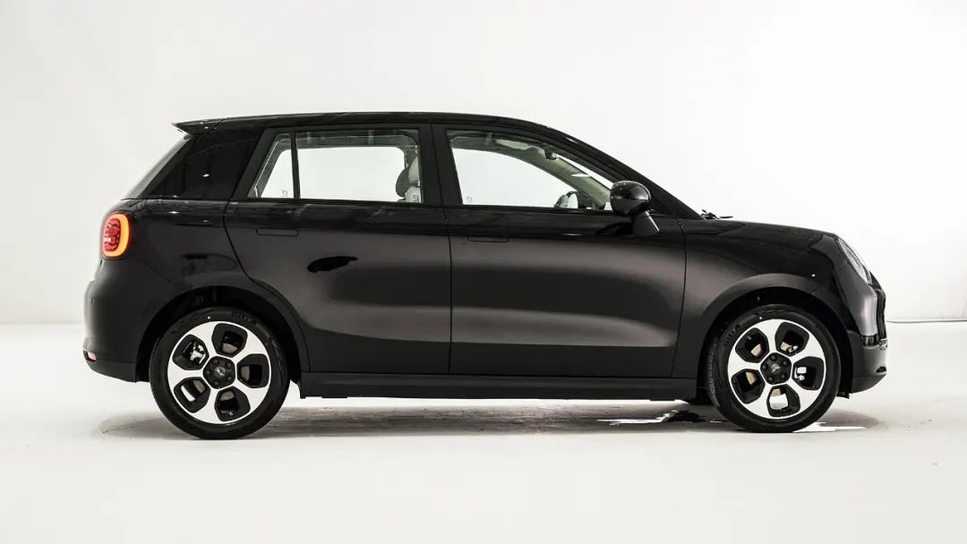 比亚迪海豚车身硬度,比亚迪海豚ID3对比