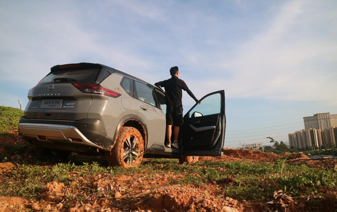 奇骏破百,超混电驱奇骏开起来像电车