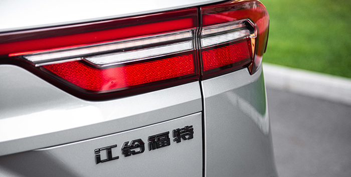 近5米中型轿车仅18.99万元起售,新车42万起起步241马力六座大空间