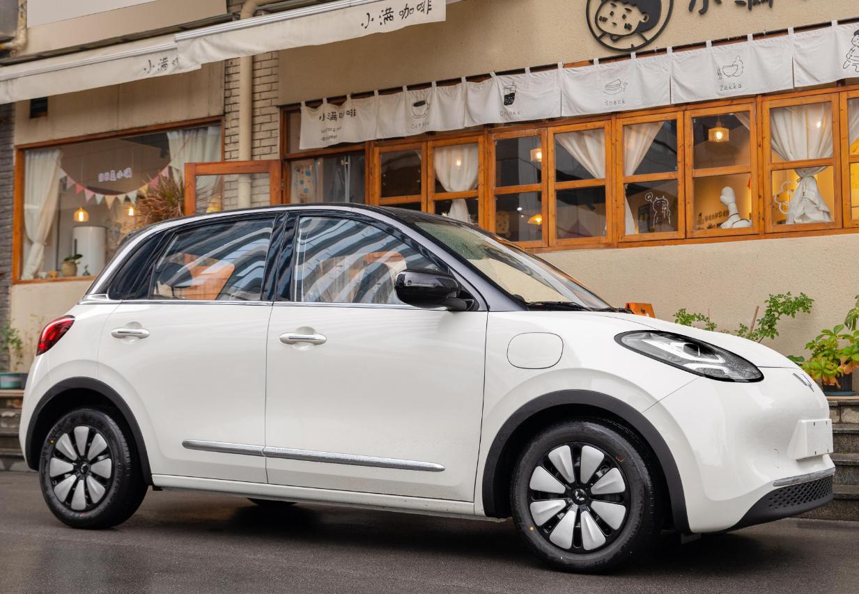 家用省油代步汽车推荐一下车型,五万代步车推荐性价比最高新能源