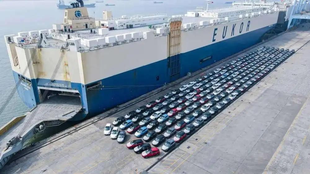 中国男足没去世界杯，中国新能源汽车却走向了世界