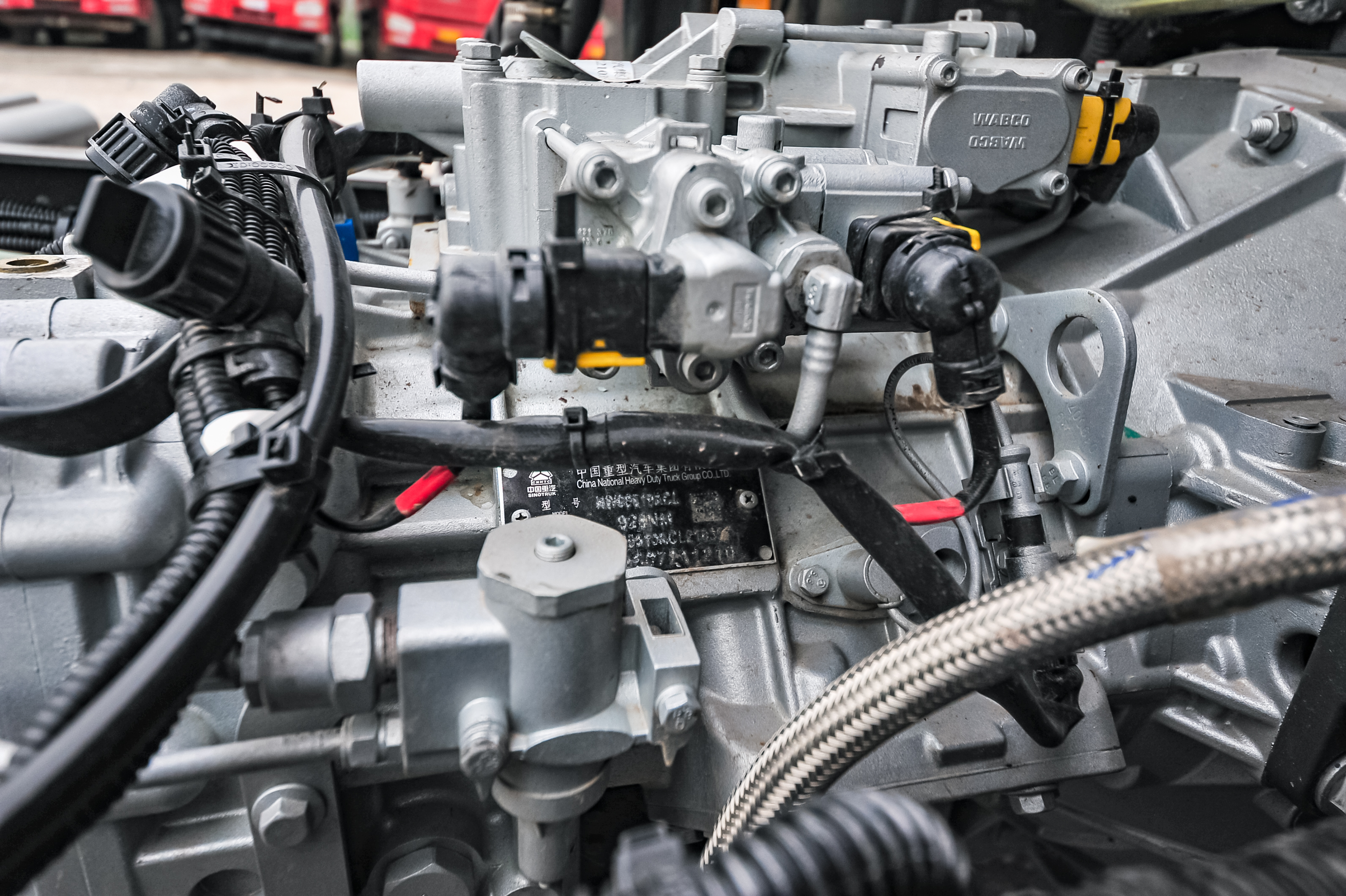 豪沃6.8米4缸220马力车型试驾视频,豪沃156马力多大