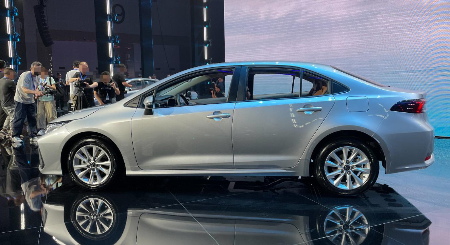 丰田卡罗拉轻混2023全新款落地价,11.98万起全新丰田卡罗拉正式上市