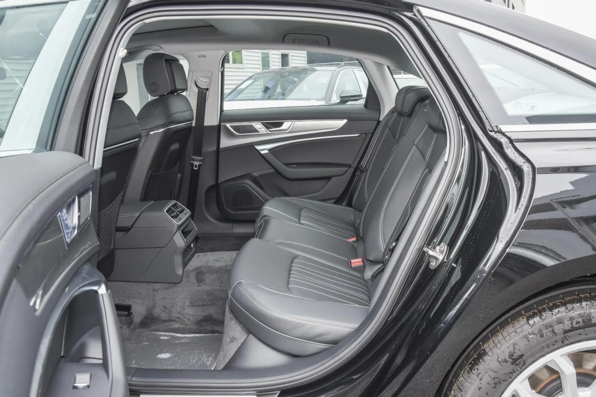 奥迪a6l和沃尔沃s90哪个隔音好,沃尔沃s90对比a6l品质哪个更稳定