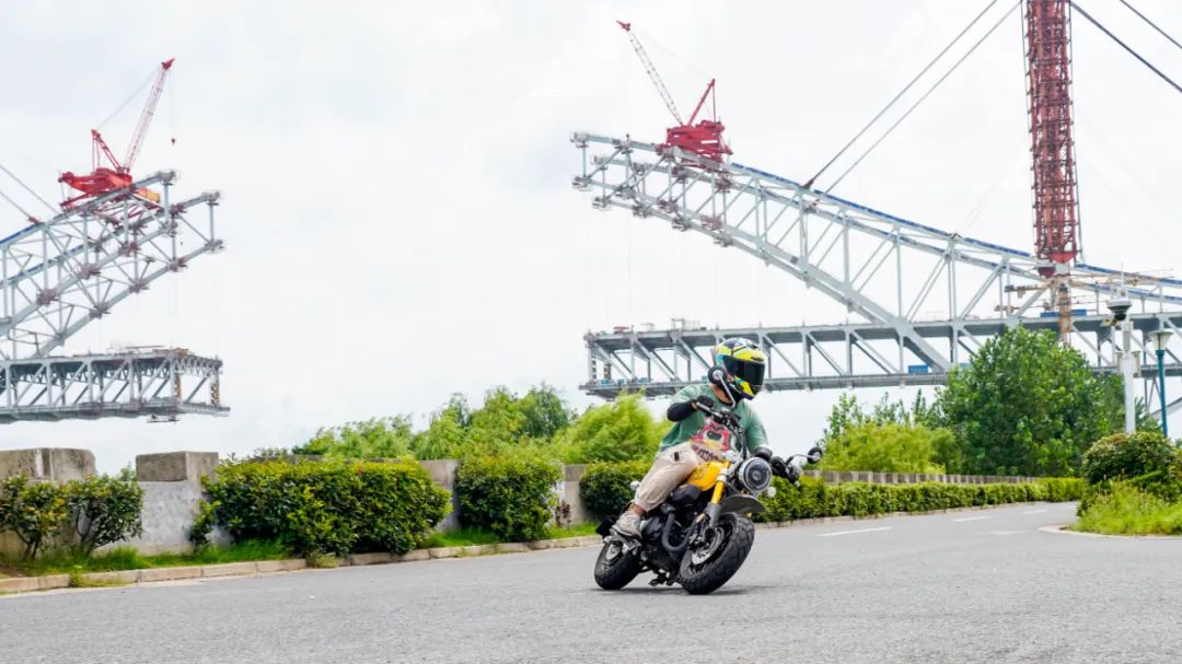 银钢蜜獾与银钢mini150对比,国产小猴子银钢蜜獾150