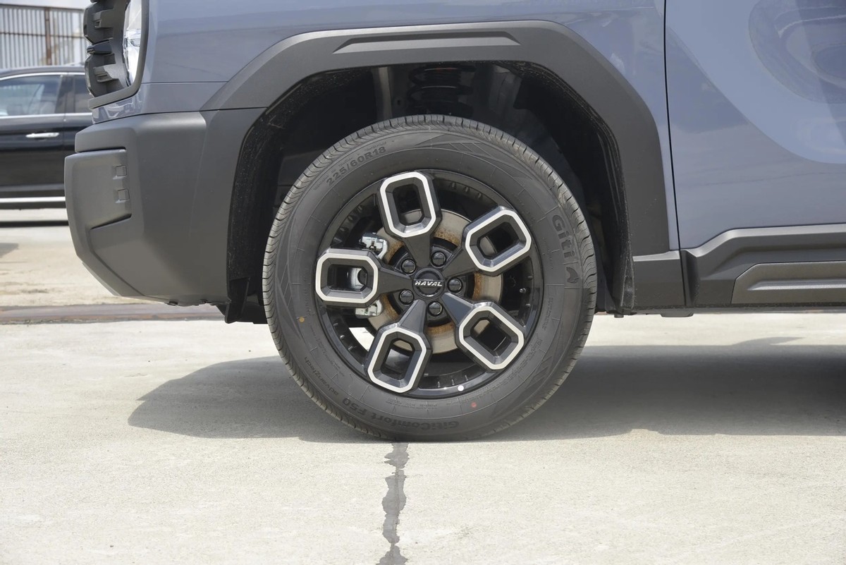 哈弗酷狗潮野四驱顶配沉浸体验,哈弗酷狗两驱驾驶感受