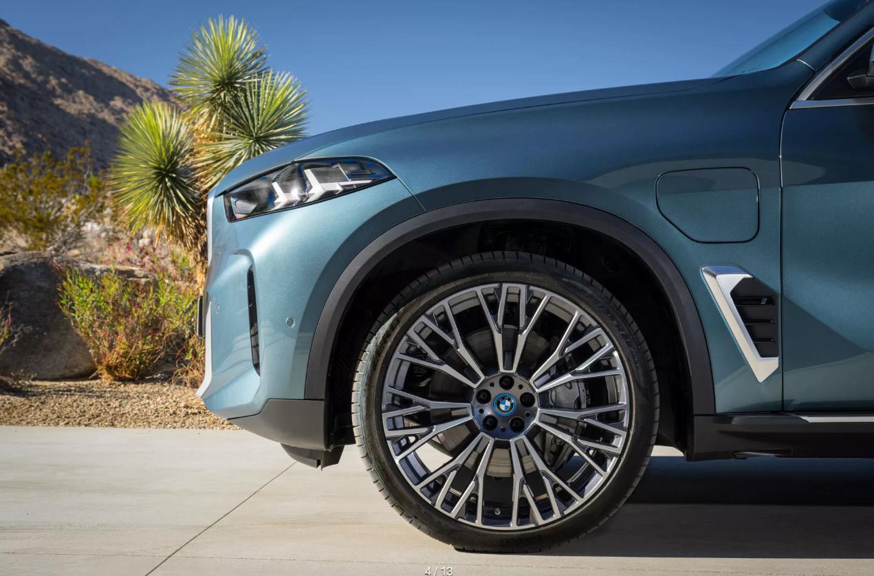 宝马x5是双联屏好看还是老款好看,国产宝马x5双联屏