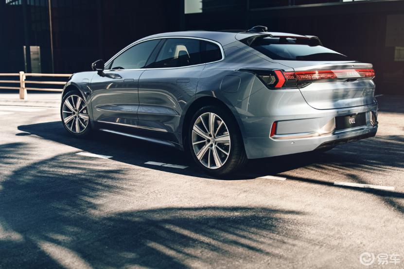 新能源车不知买哪辆？要大要酷要有面子？国产帕拉梅拉—极氪001