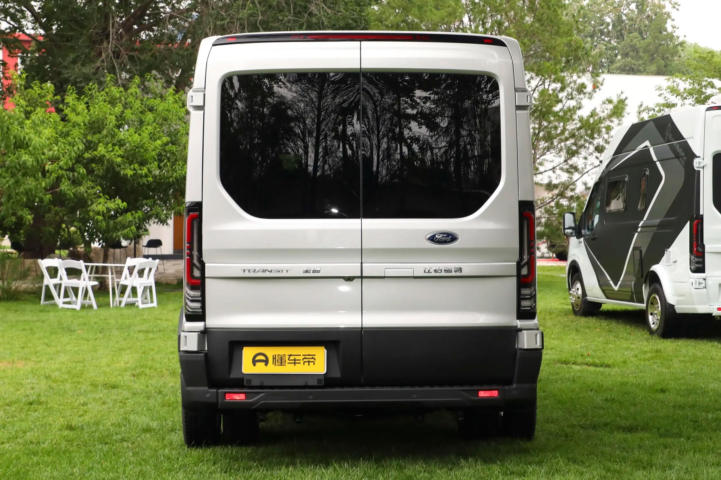 欧洲福特全顺2022即将上市新款车,福特全顺9座升级内饰