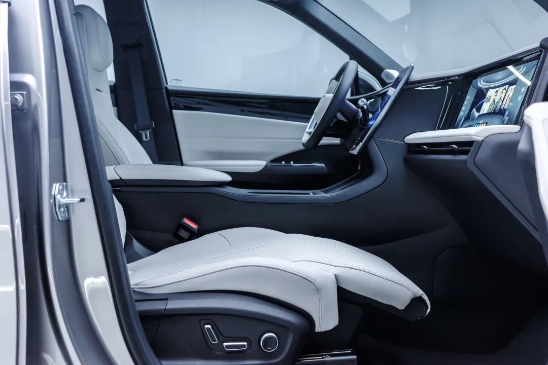 吉利银河L7产品分析:明着叫板理想L7,暗里对比宋PLUS