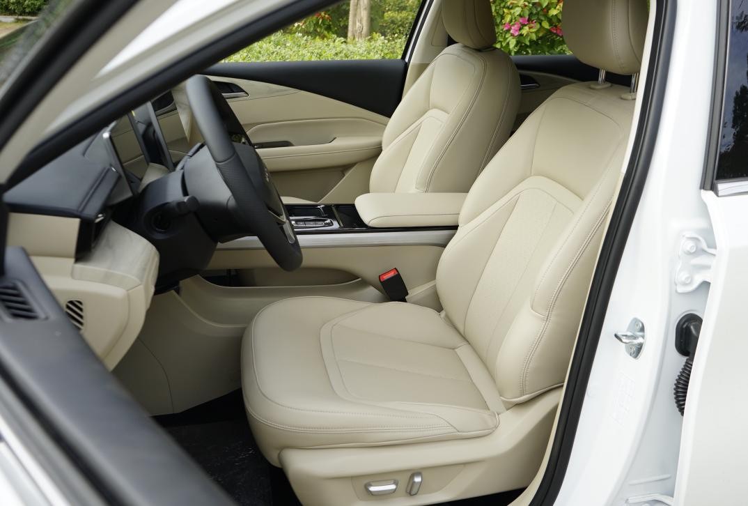 五菱星光试驾视频,试驾五菱星光强调质感的产品