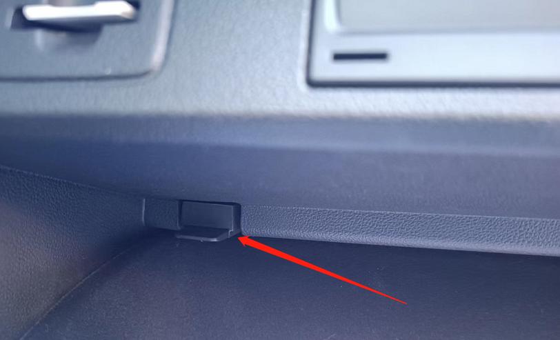 帕萨特怎么自己更换空调滤芯,17款帕萨特汽车空调滤芯更换教程