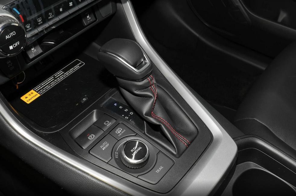 丰田“断更”的SUV，月销十位数，是什么致其腹背受敌？