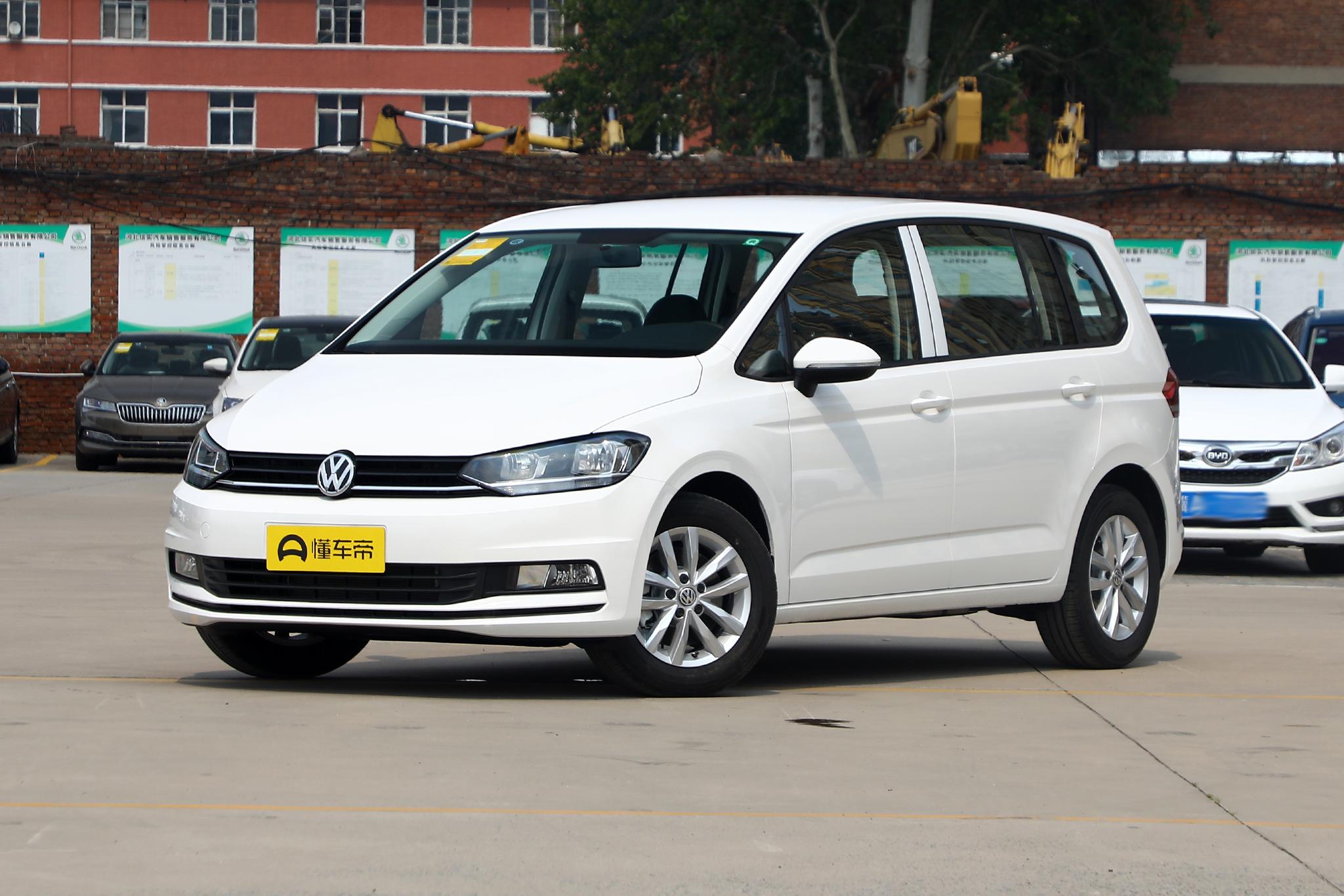 最新款途安mpv5座,顶配版旗舰六座大众途安开车感受