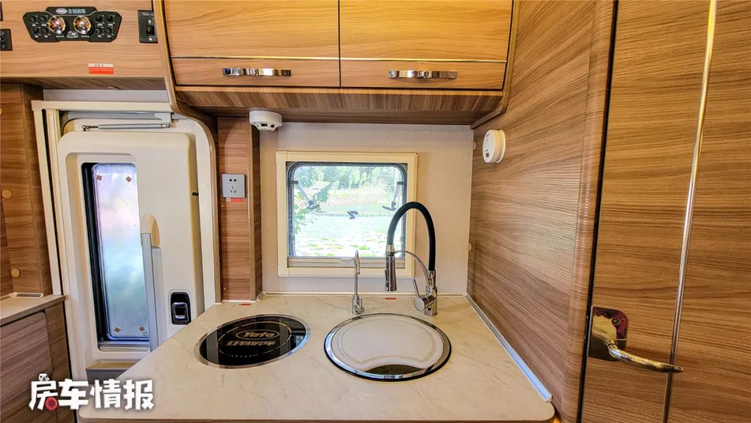 最便宜的大空间双拓展房车,轻卡自动挡双拓展房车大全