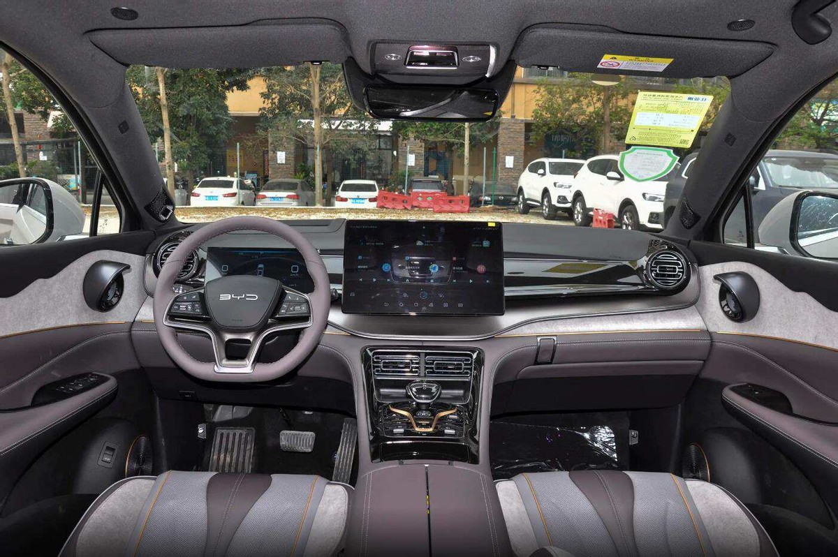 经济实用的中型SUV，护卫舰07VS现代胜达，20来万预算到底选谁？