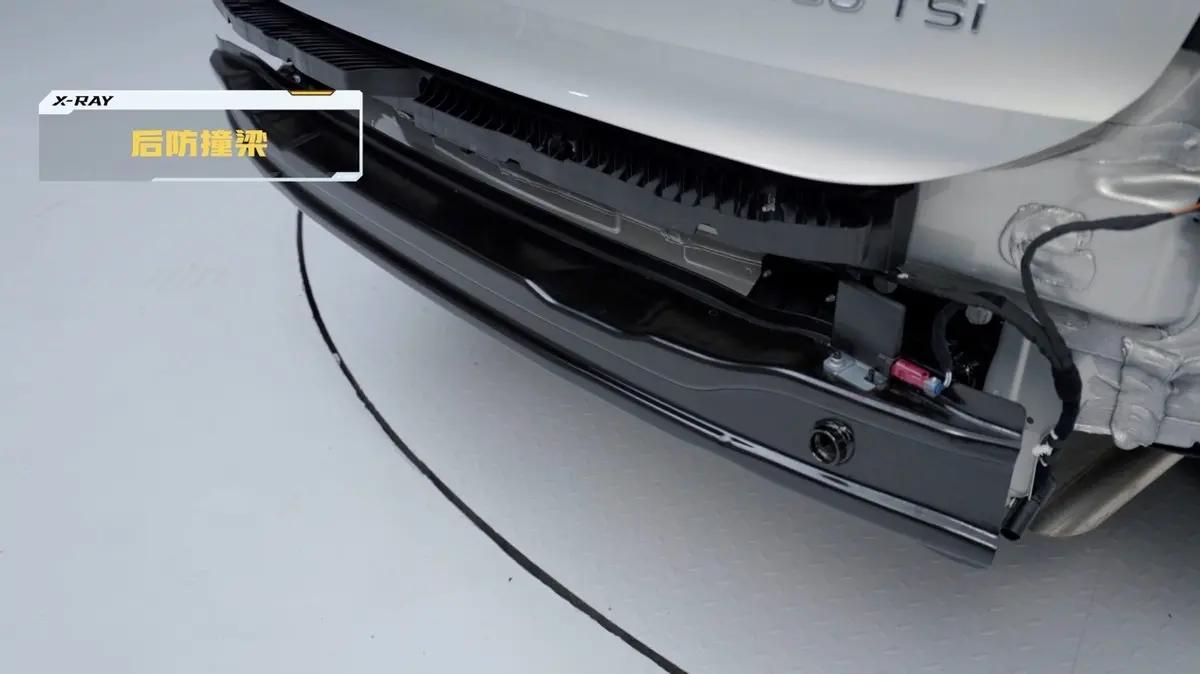 威然第三排座椅拆解,大众威然防撞梁拆解