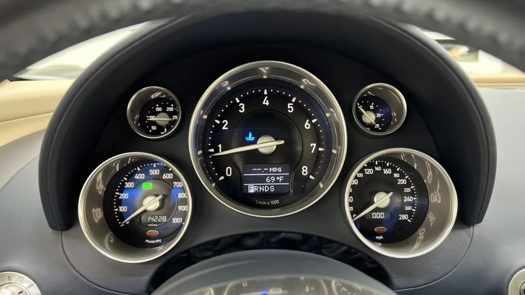 买车容易养车难，美国富豪网红甩卖2006年布加迪威龙16.4