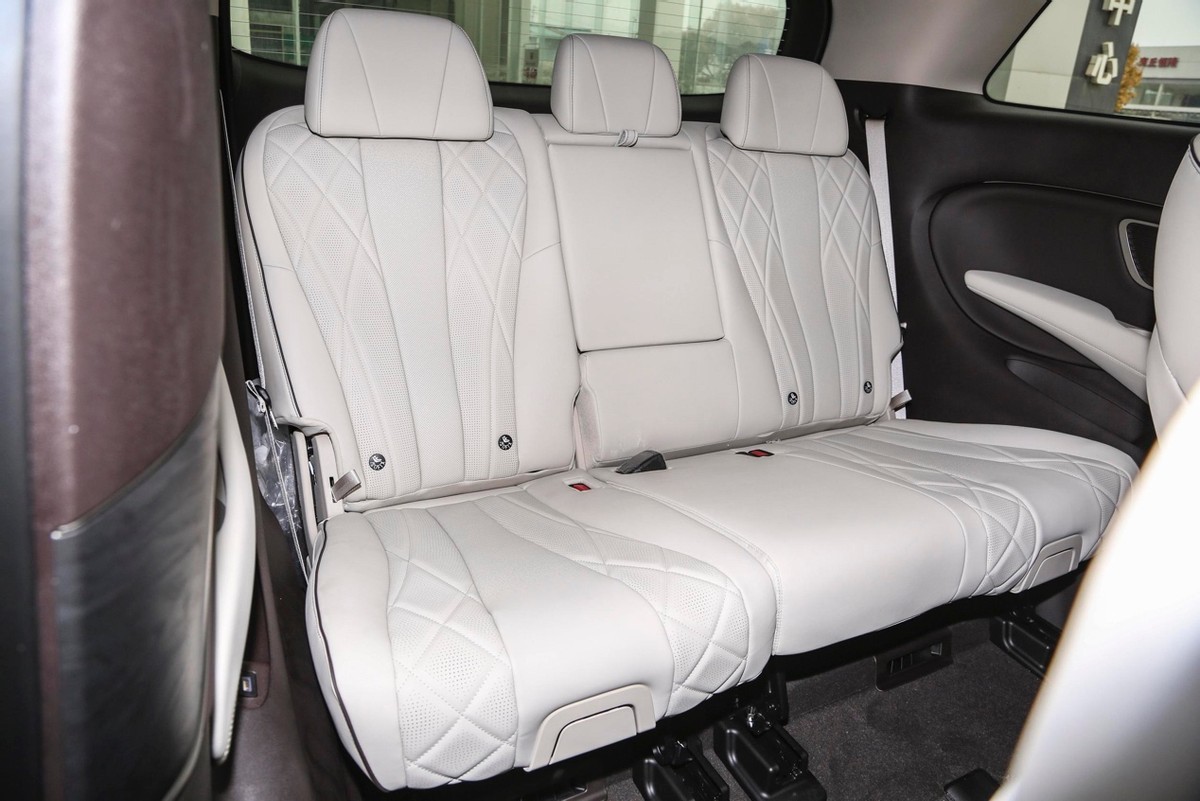 高端mpv推荐家用,高端mpv和轿车