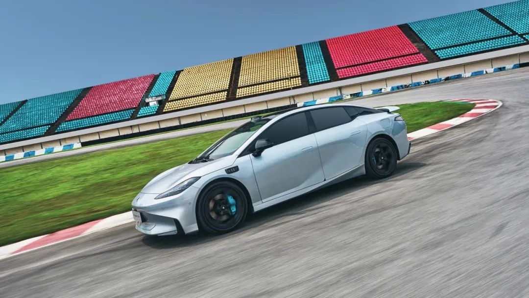 不到25万买旋翼门！这新车后驱即4秒级性能要啥特斯拉？