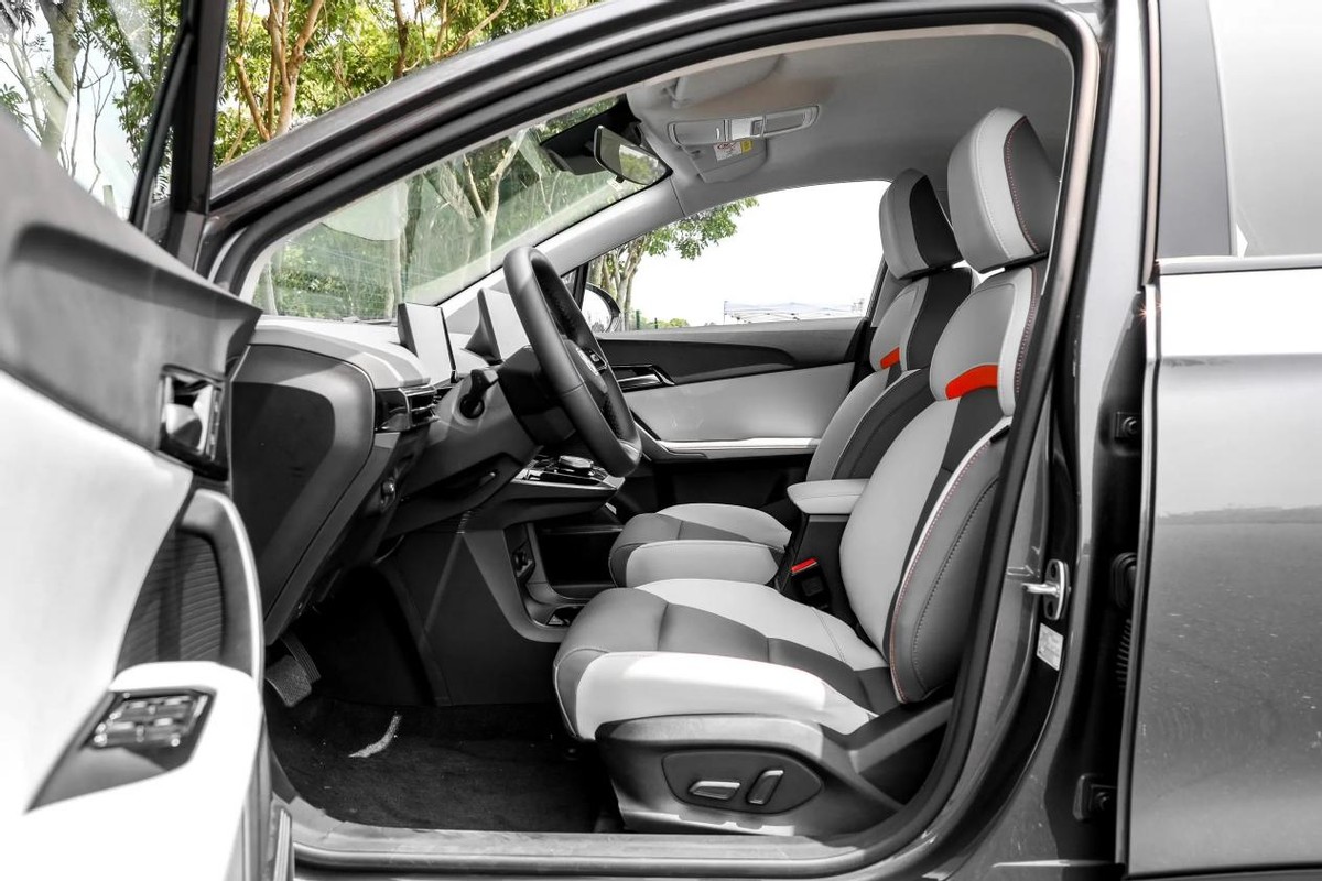 10万预算比亚迪海豚怎么样,海豚比亚迪2022款自由版落地价