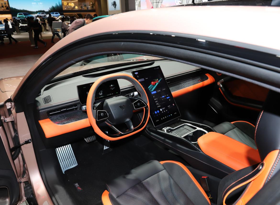 真正平民跑车,起步17.88万比雅阁迈腾拽多了,后续还有敞篷版