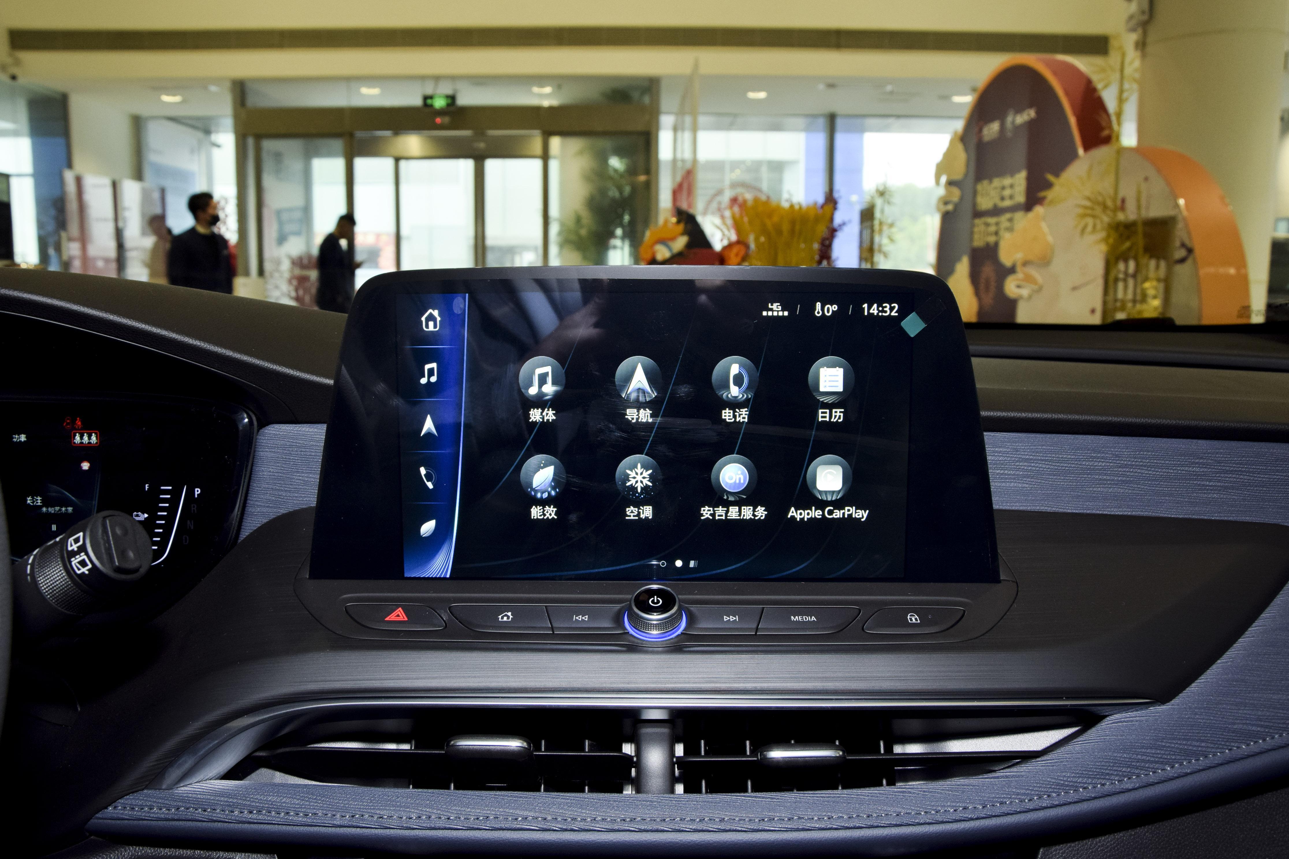 首付4万月供2000共36期买奔驰车,微蓝6优惠4.65万