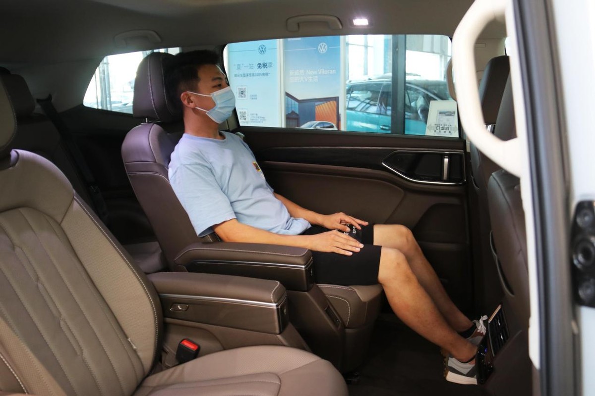 上汽大众7座家用mpv新威然怎么样,细致感受大众mpv威然的第二排座椅