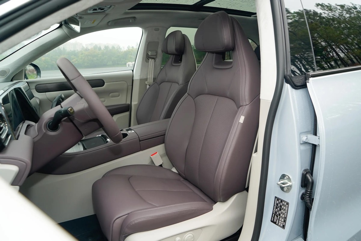 零跑旗舰车型c11,喜提新款零跑c11