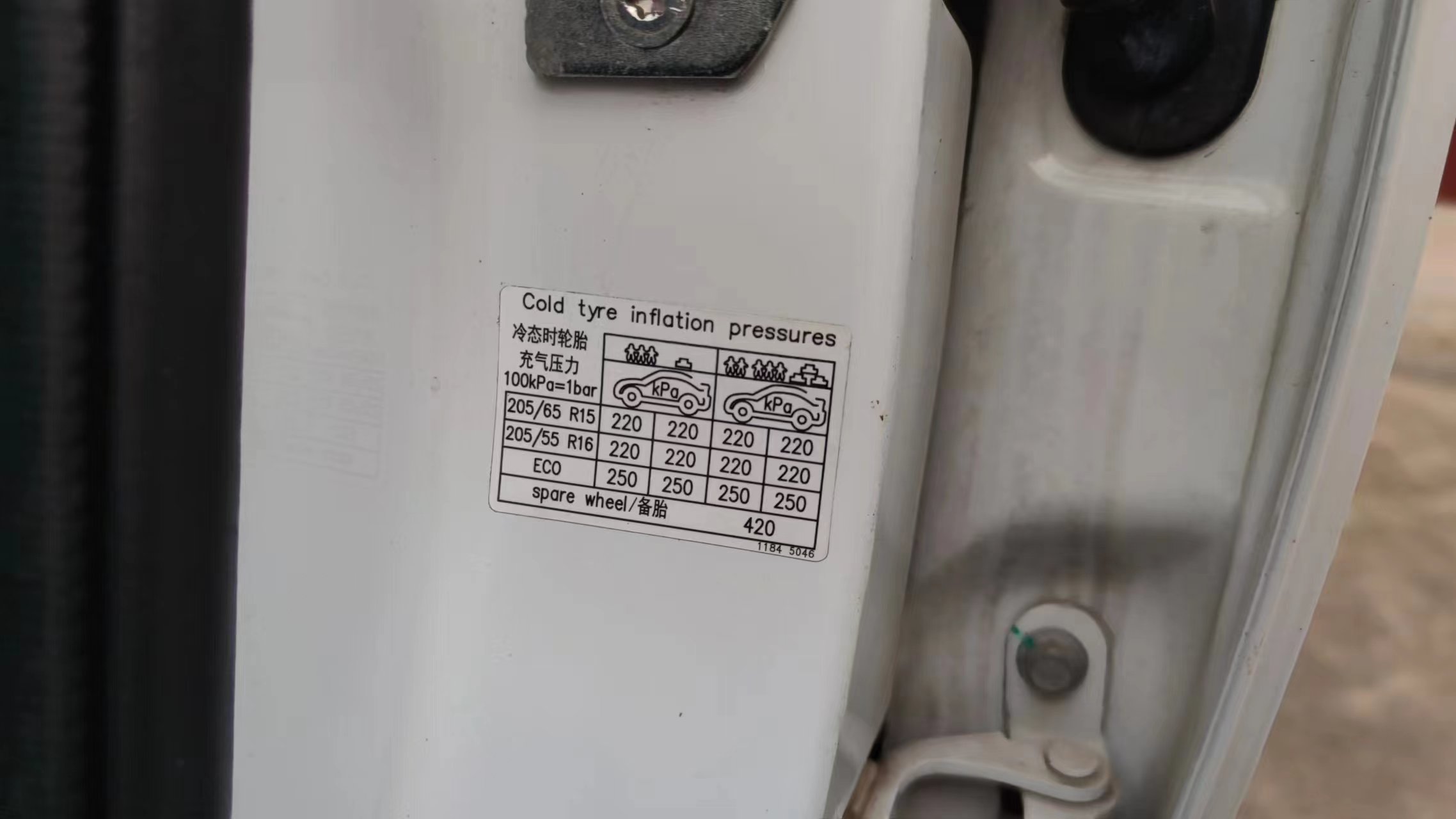 汽车胎压打到2.5好吗,修车师傅把胎压打到3.0