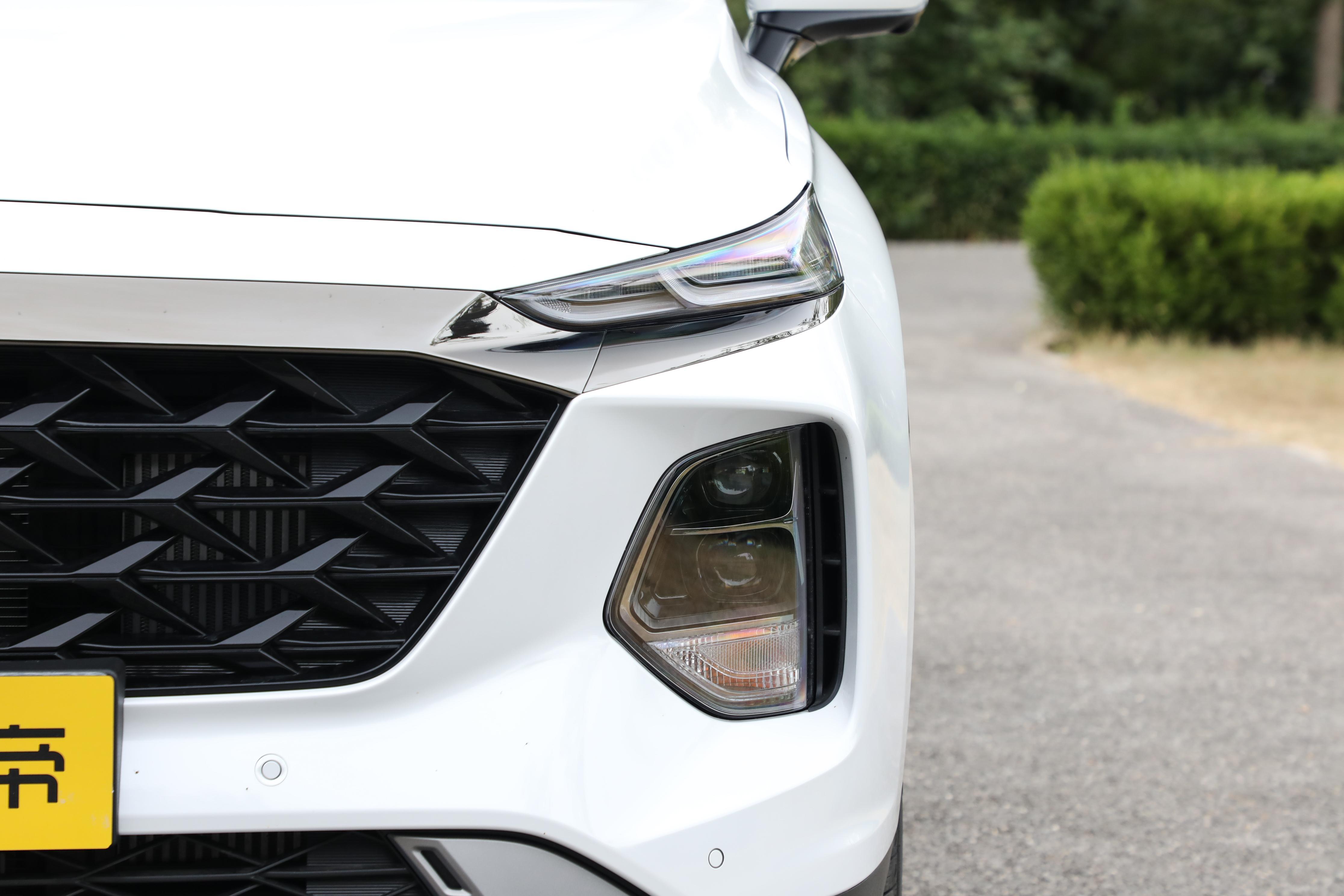 6座座椅布局，售价26.98万，多孩家庭买车就选胜达旅行家！