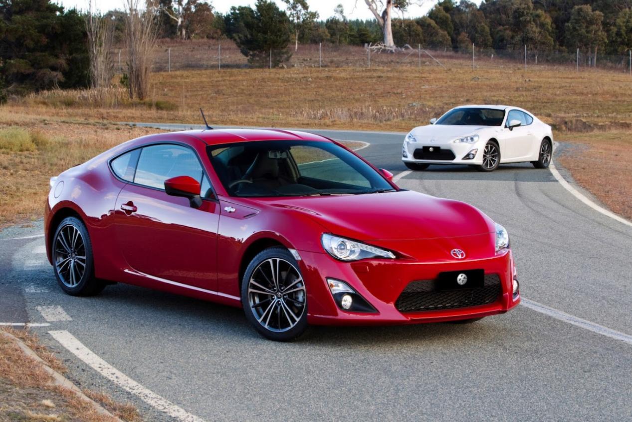 丰田凯美瑞双擎发动机全球十佳,丰田1.2t为什么不是十佳发动机