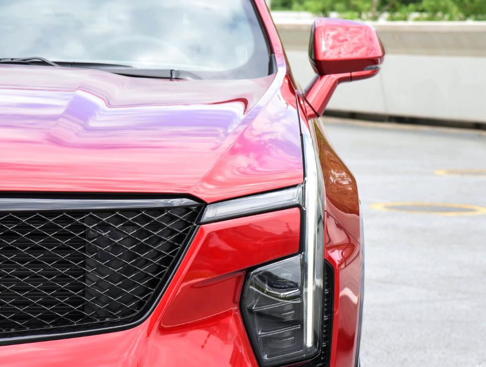 最省油的美系豪华suv凯迪拉克xt4,20万中型suv凯迪拉克xt4