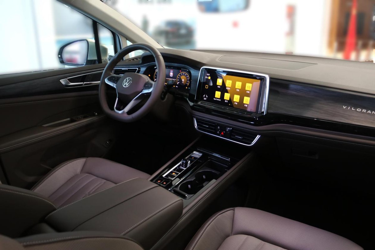 上汽大众7座家用mpv新威然怎么样,细致感受大众mpv威然的第二排座椅