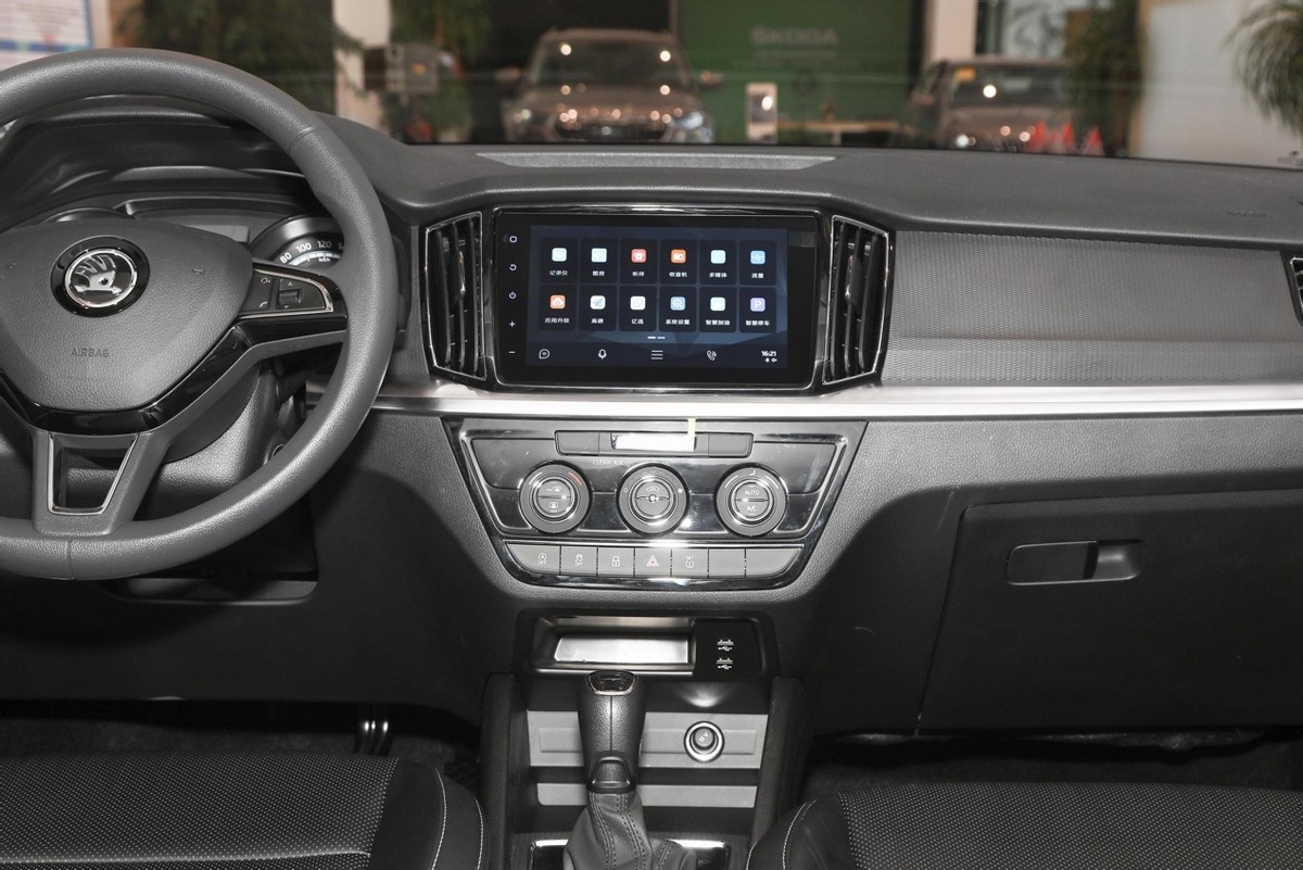 试驾柯米克手动舒适版,2-12万小型suv柯米克