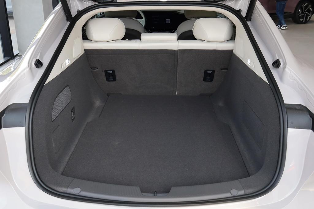 飞凡f7是电动车还是燃油车,飞凡F7上牌