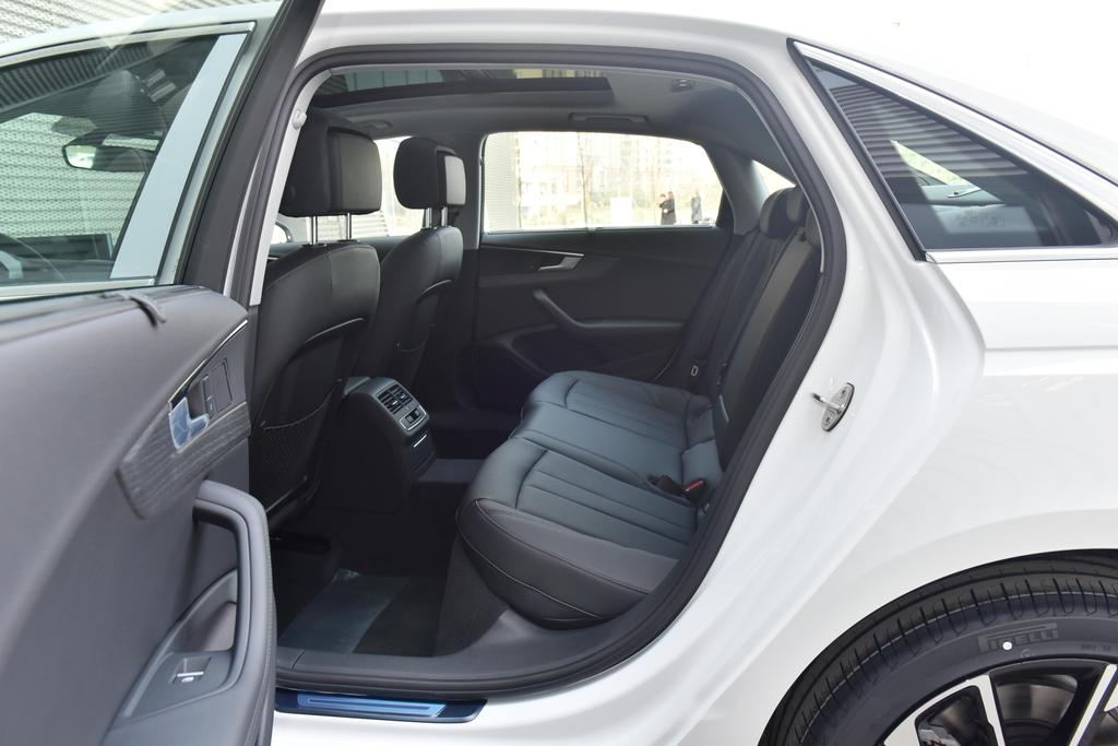 奥迪a4l历代款式对比,历代最经典的奥迪a4l是哪款