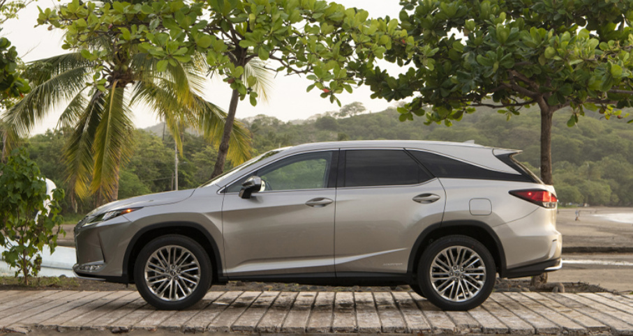 同家族内卷？汉兰达对比雷克萨斯RX，谁更值得购买？