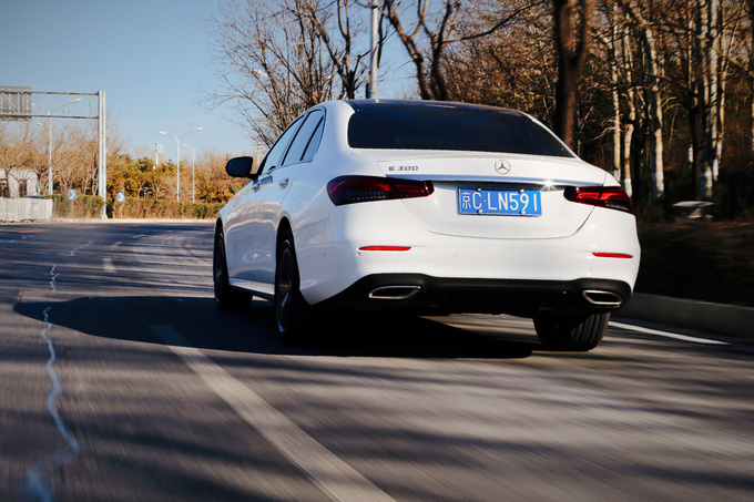 奔驰e标轴买260还是300,奔驰a级180评价