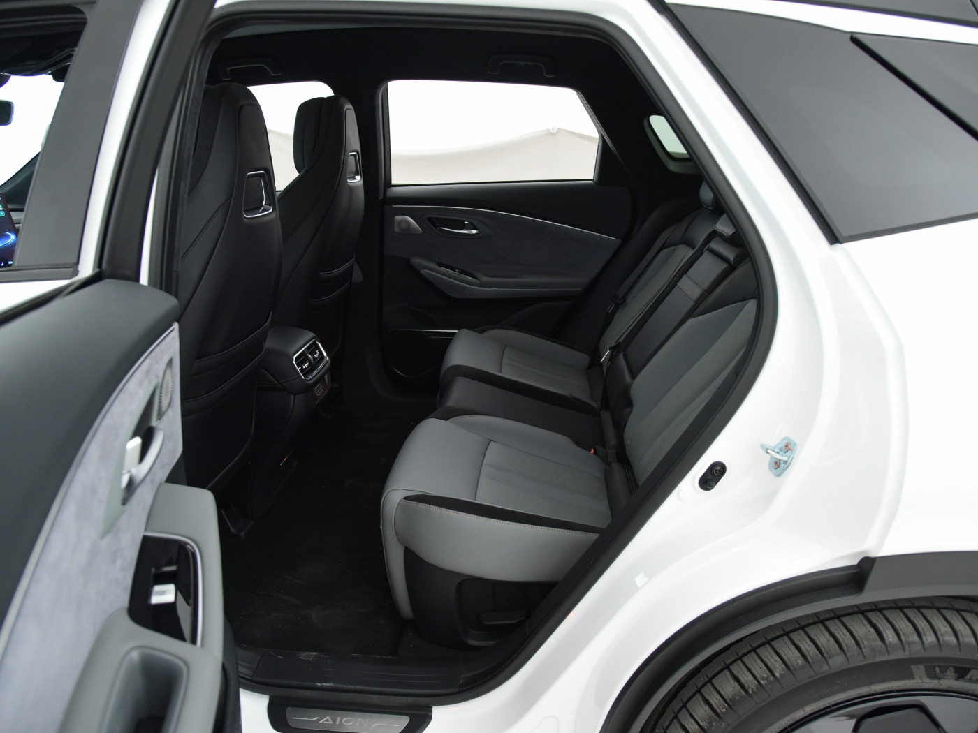 3.9秒加速不输超跑重庆体验aionlx,AIONLX四驱旗舰版