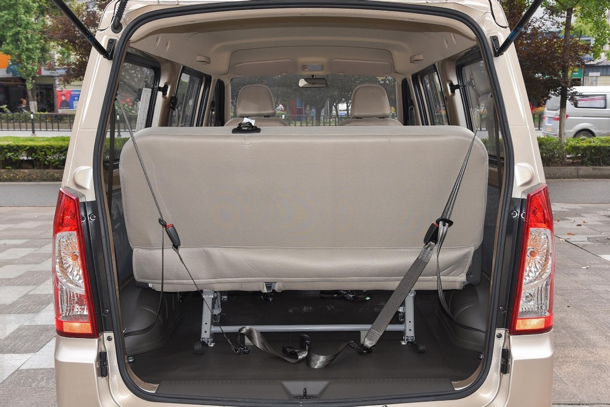 五菱荣光2023款标准型,2011款五菱荣光豪华版7座图片