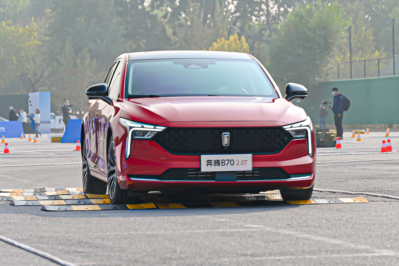 试驾奔腾b70s2023款,试驾奔腾b701.8t