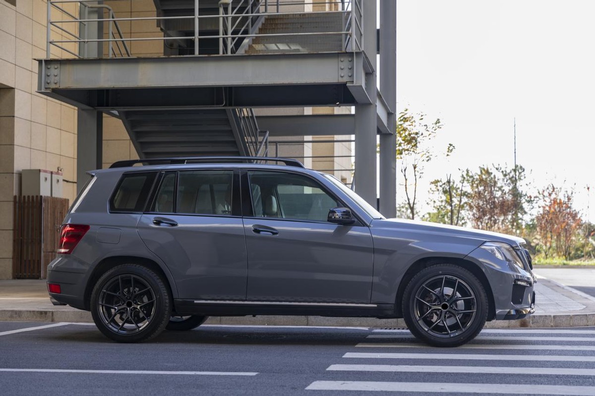 奔驰glk改米白色,奔驰glk内饰改装大连屏