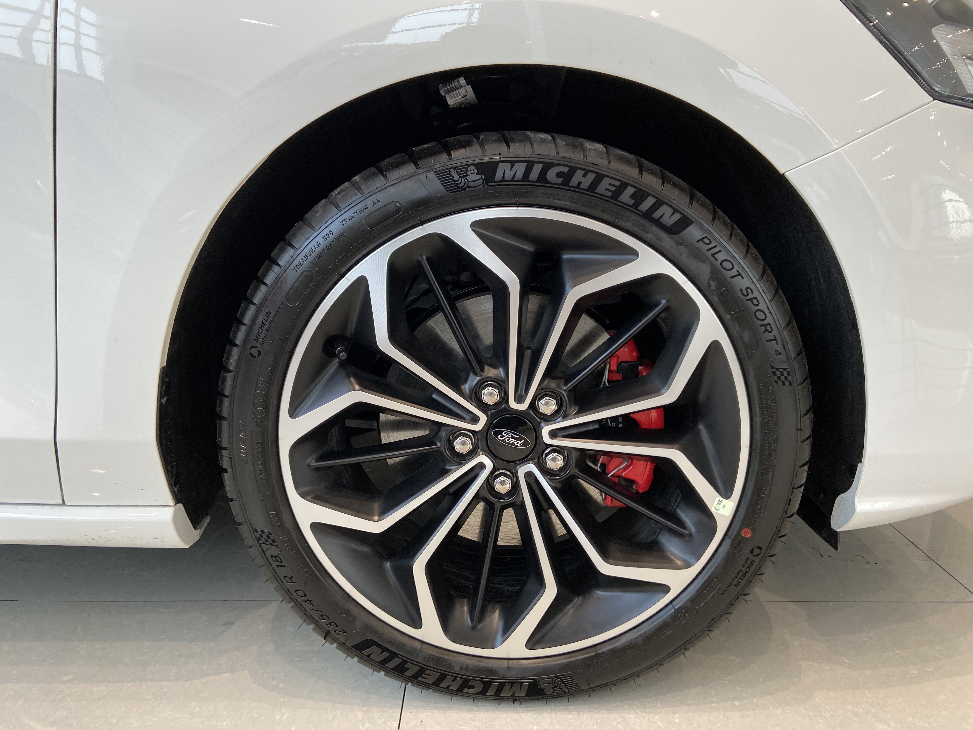 颜值在线的美式“钢炮”！运动属性拉满，实拍长安福特福克斯