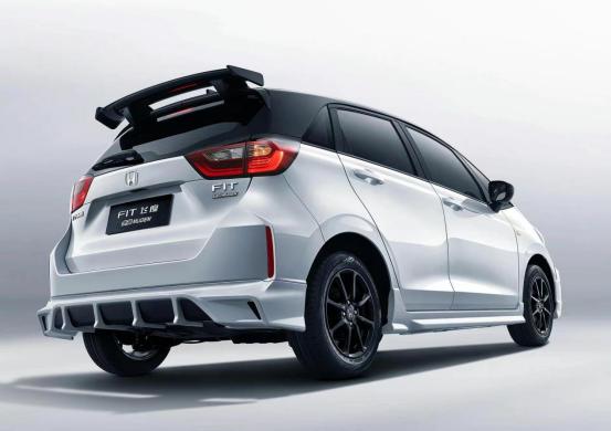 本田仔都要笑醒了，本田原厂改装的*四代第**飞度，只要9.68万