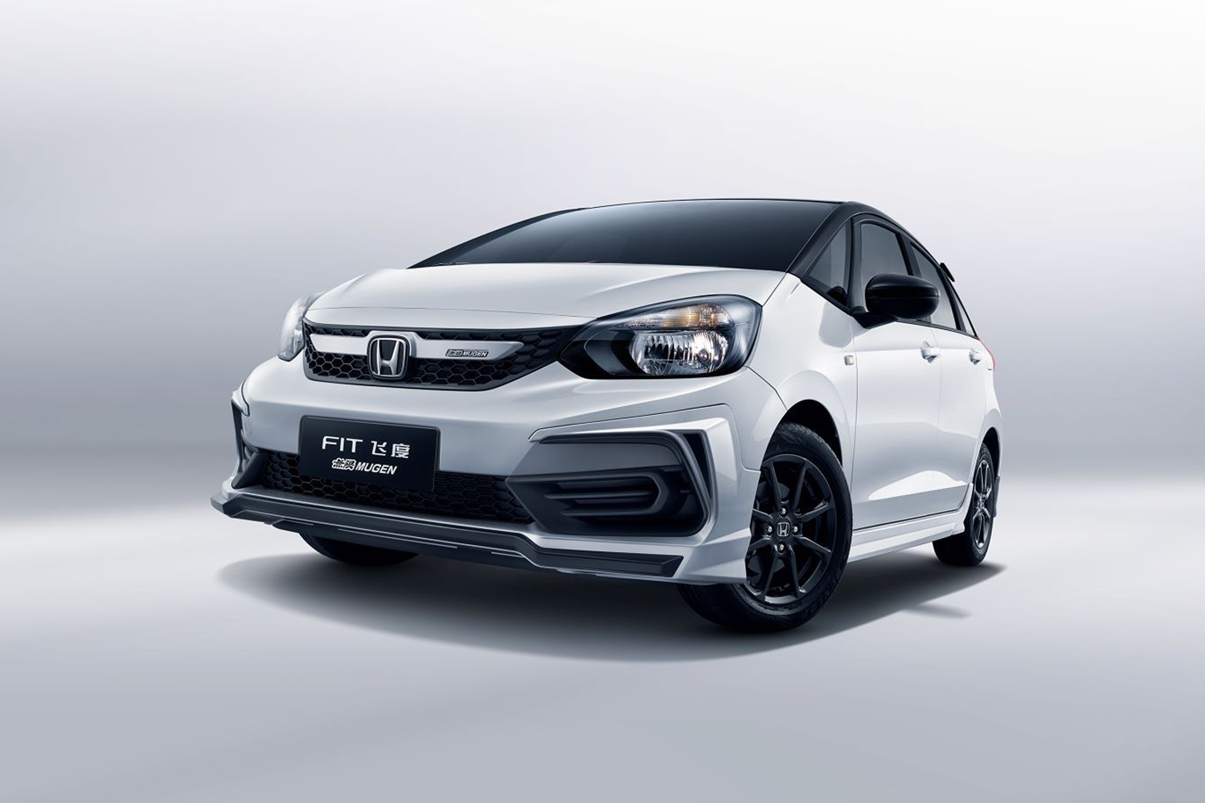 运动大尾翼+专属内饰，“原厂改装”飞度無限MUGEN版即将上市